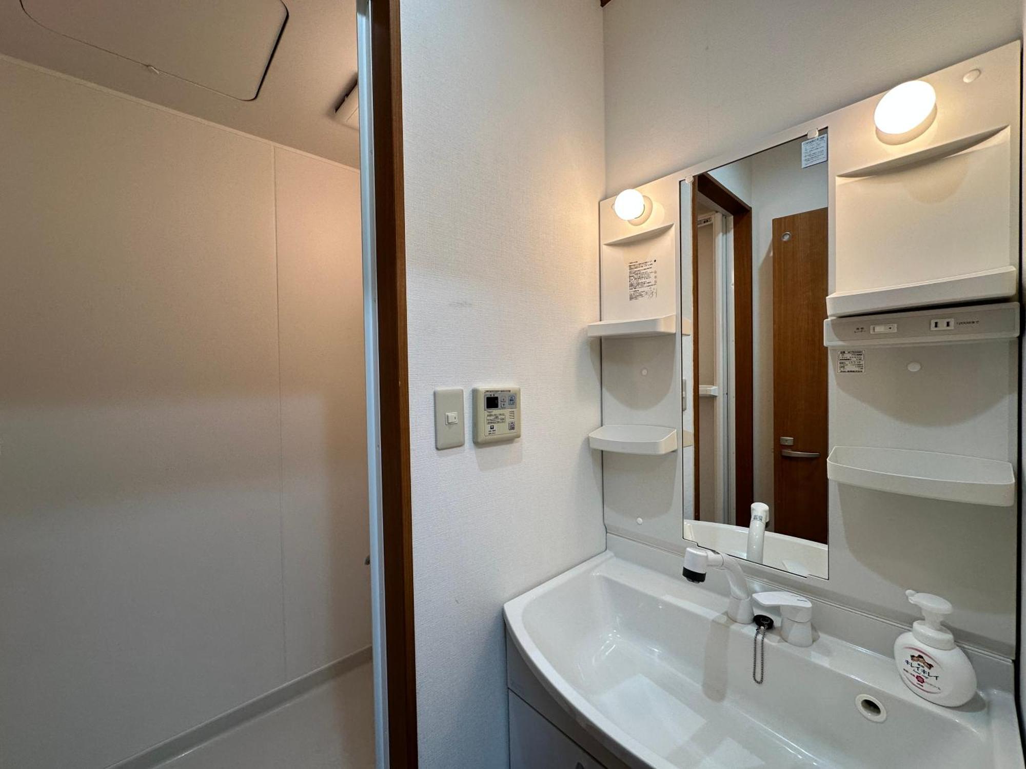 鶴橋駅徒歩2分 トイレ浴室複数あり3階建て一軒家車庫付き Διαμέρισμα Οσάκα Εξωτερικό φωτογραφία